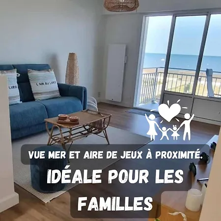 Les Flots Bleus Face A L Ocean