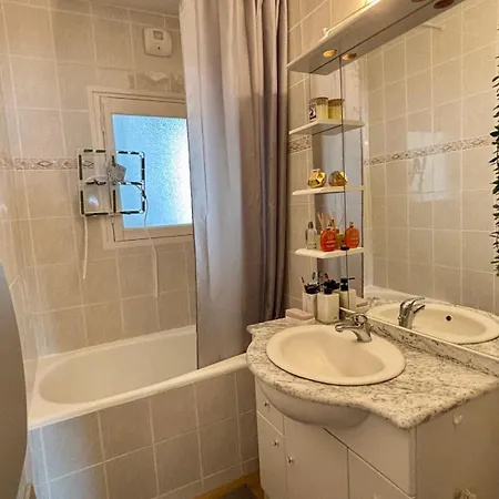 Les Flots Bleus Face A L Ocean * نوتر دام دي مونتس