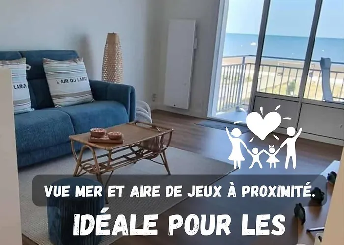 Les Flots Bleus Face A L Ocean