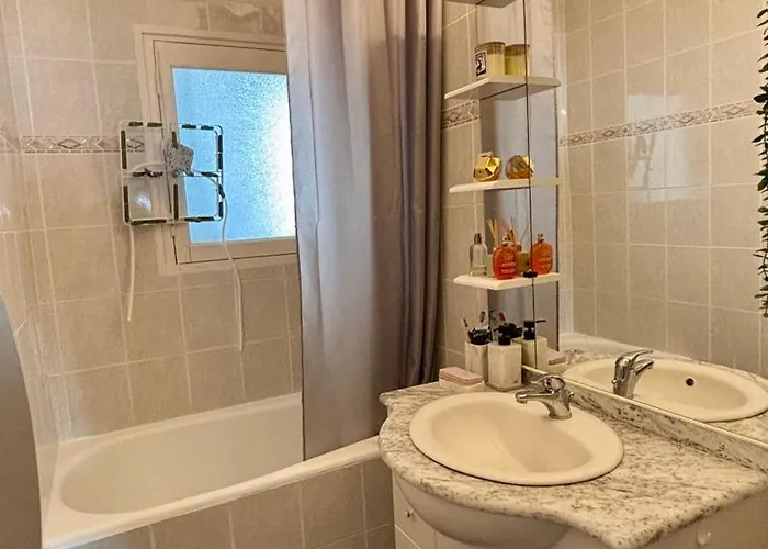 Les Flots Bleus Face A L Ocean * Notre-Dame-de-Monts