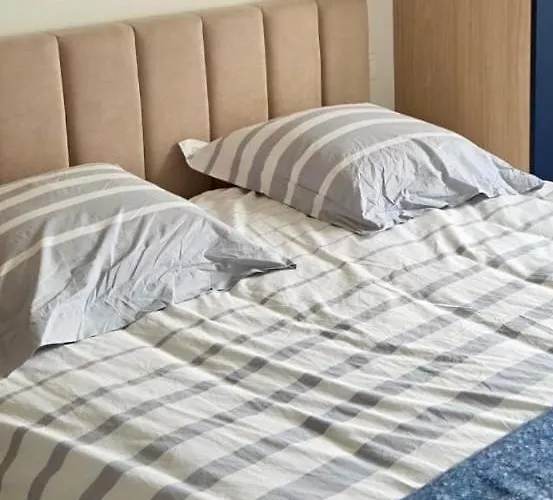 Les Flots Bleus Face A L Ocean